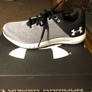 UA women’s 6.5 tennis shoes